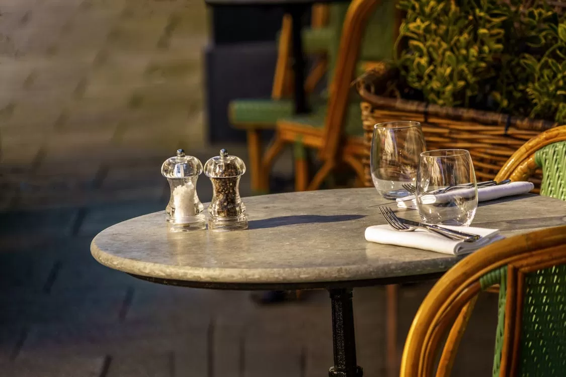 The Difference Between Crystal and Glass luxcrystello