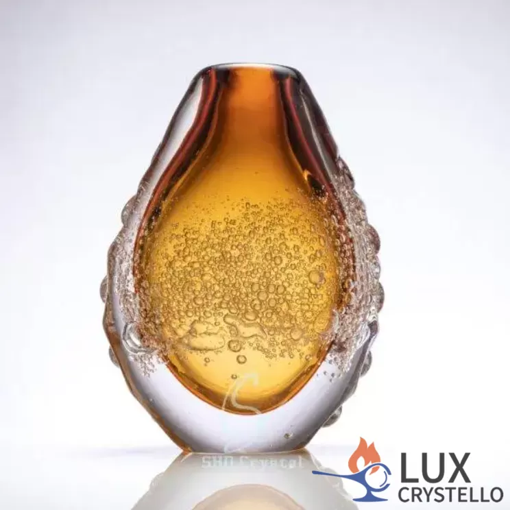 The Rise of Crystal Decorative Vases in Artistic Home Ornaments