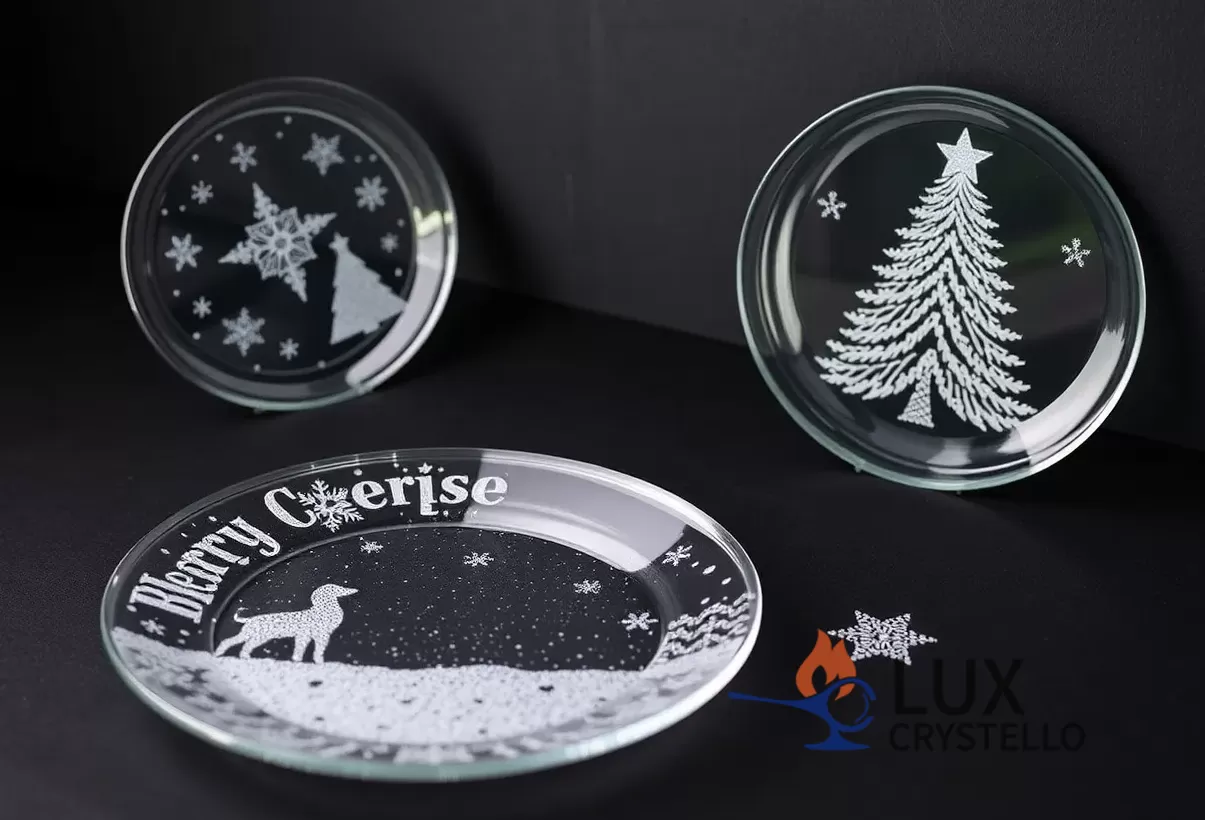 Christmas-themed glass tableware Christmas-themed glass tableware
